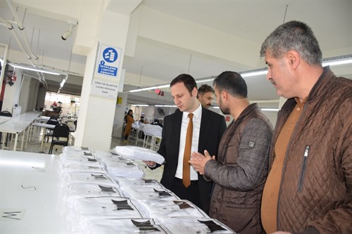 Kaymakamımız Sayın Ekrem GÜNGÖR İlçemizde Bulunan Tekstil Atölyelerini Ve Sürücü Kurslarını Ziyaret Etti.